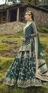 ÉBLOUISSANT et ÉLÉGANT INDIEN/PAKISTANAIS BRODERIE SUR DE MARIÉE KAMEEZ--LEHENGA ROBE Embelli ZARDOZI travail pour le Mariage @ 2021 - Product Image 3