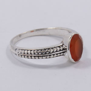 Anillo de Plata de Ley 925 Hecho a Mano con Engaste de Bisel para Mujer, con Gema Natural de Cornalina Naranja, Estilo Deportivo y para Boda - Product Image 3