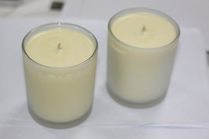 Bougie pilier en cire d'abeille naturelle 100% artisanale, parfumée, en pot, pour l'aromathérapie et la décoration de la maison - Product Image 5