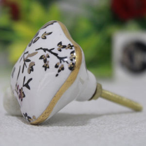 Bouton de traction en céramique blanche et côté doré imprimé fleur Design salon armoires de cuisine bouton fabricant indien Tradnary - Product Image 3