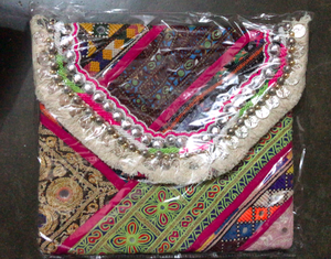 กระเป๋าคลัทช์ผ้าบันจาราวินเทจสไตล์โบฮีเมียน - Product Image 1