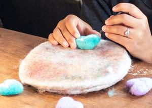 ข้อความวาเลนไทน์ Felted สำหรับเครื่องประดับตกแต่งวาเลนไทน์: ทำด้วยมือและการค้าที่เป็นธรรม - Product Image 6