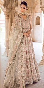 TRENDY HERMOSO STYLISH BRIDAL PESADO LONGITUD Cuentas de cristal adornadas Piedra RESHAM Trabajo Vestido de novia Hecho de seda - Product Image 2