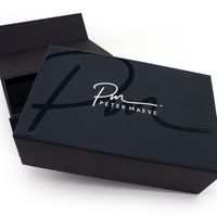 Boîtes en papier d'emballage de vêtements noirs mats de luxe fermetures magnétiques pliables de logo de tache UV pour des chaussettes