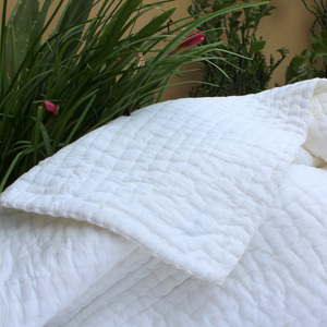 Edredón Kantha Blanco Sólido, Suave y Cálido para Bebé - Product Image 2