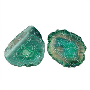 Symbole de pierre de guérison sur des tranches d'agate sculptées Style Feng Shui et amour Pierre précieuse Décoration de la maison Gravée - Product Image 1
