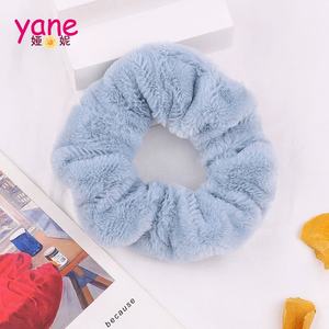 Vente en gros d'accessoires pour cheveux en peluche Style doux Tissu Chouchous pour cheveux Solide Elastique <span class=keywords><strong>Chouchou</strong></span> pour cheveux Fabricant - Product Image 6