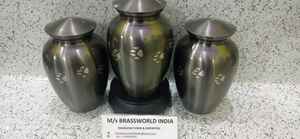 Brassworld India กระปุกใส่เถ้ากระดูกอุ้งเท้าสัตว์เลี้ยงสีดำ - Product Image 2