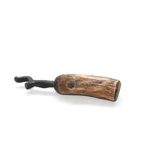Abrebotellas de latón macizo con mango de madera - Product Image 4
