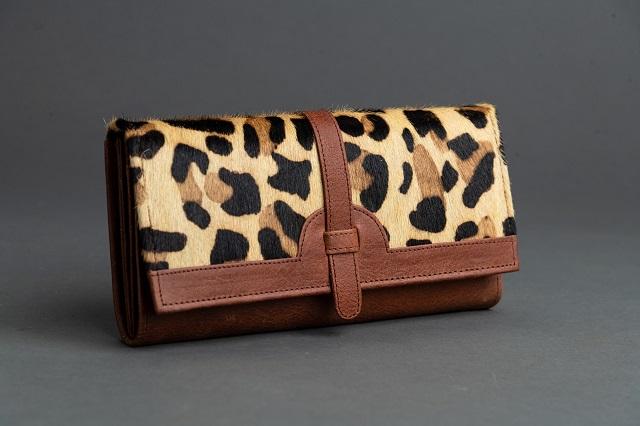 สีน้ำตาล