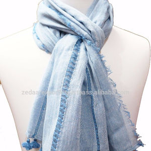 Châle écharpe à glands en coton rose Accessoire traditionnel élégant pour les tenues de printemps Châles traditionnels - Product Image 1