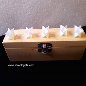 Piedra preciosa natural hecha a mano Opalite 5 piezas cristal curativo sagrado Reiki Merkaba Star Set caja de madera Opalite piedra tallada Merkaba - Product Image 1