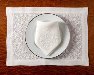 Set de napperon brodé, set de napperon élégant - Product Image 1