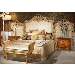 Cabecero tapizado de tamaño King, cama de lujo de cuero tallado a mano, juego de dormitorio principal de madera sólida europea - Product Image 1