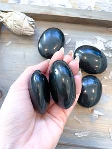 Piedra de Palma de Turmalina Negra de Alta Calidad, Tallada, Feng Shui, Origen Europeo, Ágata Alfazal, Regalo - Product Image 4