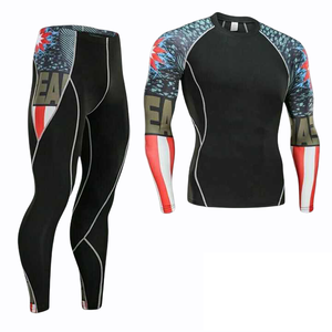 Camiseta deportiva para hombre con logotipo personalizado y pantalones de manga larga, material de licra, ropa de protección solar para gimnasio de entrenamiento MMA - Product Image 1