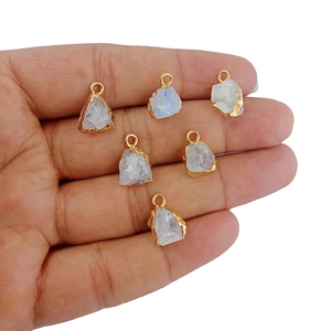 Piedra lunar de arcoíris sin procesar, colgante galvanizado con borde - Product Image 1