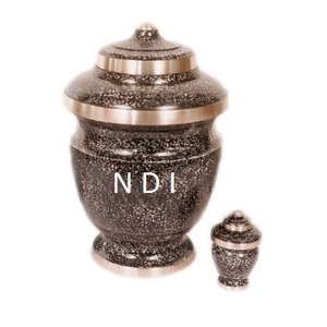 Ensemble de deux urnes décoratives pour cendres humaines, design unique, sur mesure, avec finition personnalisée, en laiton, pour cendres d'adultes. - Product Image 3