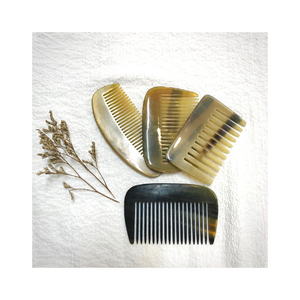 Peines de Cuerno de Búfalo Huong Dang en Oferta - Dientes Anchos, Antiestáticos, Duraderos, Diseño Moderno, Colores Natural Negro y Blanco, Hechos en Vietnam - Product Image 4