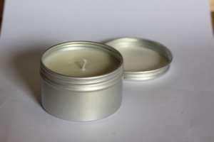 Bougie parfumée en cire de soja Caro gris clair, décoration d'intérieur de luxe personnalisée - Product Image 4