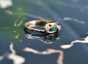 Gigli Rigli Gems Bague de fiançailles en or jaune 18 carats avec lunette fine, diamant naturel, émeraude, certifiée tierce partie, personnalisable - Product Image 2