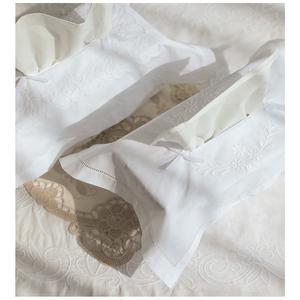 Cubierta de caja de pañuelos bordados Quang Thanh, cubierta de caja de pañuelos rectangulares bordadas - Product Image 1