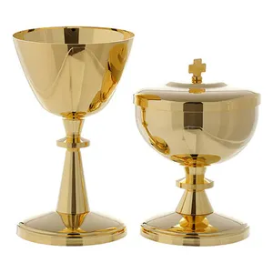 Uniquí de diseño chapado en oro, Alicia de latón con Ciborium hecho a mano, en venta - Product Image 1