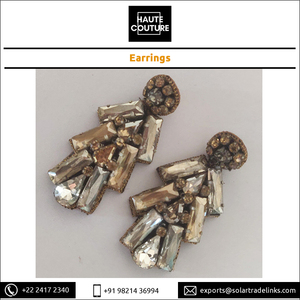 World Wide Supply Boucles d'oreilles pendantes en cristaux de tube brodées à la main de style classique pour femmes d'Inde à un prix optimal - Product Image 3