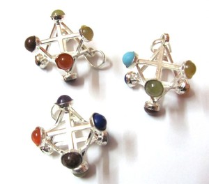 Avec une bonne qualité de pendentifs Merkaba Chakra: pendentifs Merkaba Chakra à vendre - Product Image 1