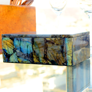 Caja de Joyería Acrílica con Piedras de Cristal de Chakra |   Organizador de Almacenamiento para Piedras Preciosas Naturales |   Estuche de exhibición para piedra curativa de labradorita - Product Image 4