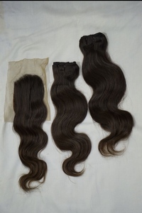 Vente en gros Perruques souples avec cheveux indiens Remy fermetures de vague de corps cuticule alignée cheveux humains vierges cheveux bruts vague naturelle - Product Image 3