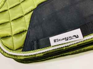 Alfombrilla de sillín de doma de satén verde con circunferencia moda COB Horse Euro Cavall 2024 - Product Image 4