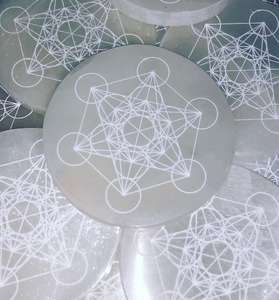 Pierres de cristal de quartz fumé gravées et polies, design Feng Shui pour la décoration des fêtes et les cadeaux - Product Image 3