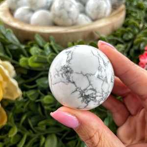 Esfera de cristal de howlita tallada más vendida, bola decorativa de piedras preciosas de meditación Feng Shui para Reiki Healing Love Perfect Souvenir - Product Image 2