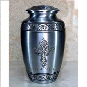 Urne funéraire pour cendres en laiton massif artisanal, unique, avec gravure en forme de croix, pour adultes, magnifique travail de gravure sur les urnes métalliques - Product Image 4