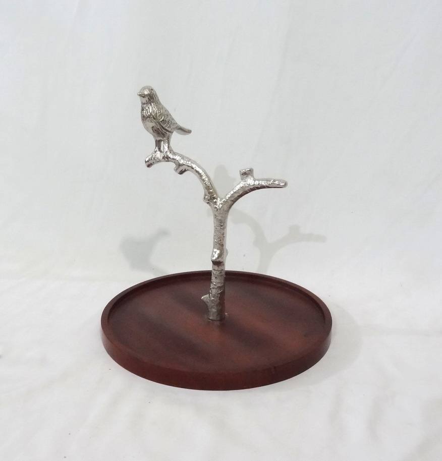 สีเงินและสีน้ำตาล