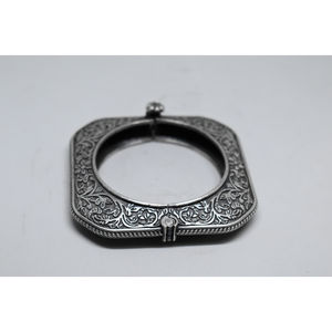 กำไลข้อมือเปิดได้สไตล์อินเดีย ดีไซน์เนอร์ทำมือ ลวดลายคล้ายเงิน แบบตะวันตก สำหรับเด็กหญิงและสตรี รุ่นล่าสุดขายส่งปี 2026 - Product Image 3