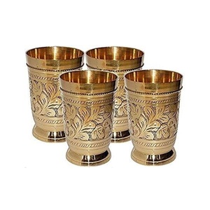 Vente en gros élégant moderne classique unique gravé à la main élégant vintage fantaisie personnalisé laiton matériel verre à eau ensemble noël - Product Image 1