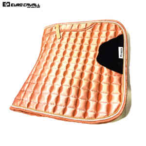 Tapis de selle de dressage en tissu satiné or rose pour cheval complet Euro Cavall 2024 - Product Image 2