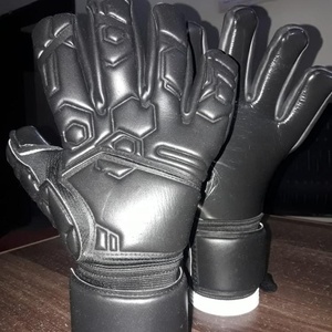 Gants de gardien de but professionnel Giga 4mm Logo personnalisé Gants de sport confortables sur mesure en latex blanc avec ajustement confortable - Product Image 2