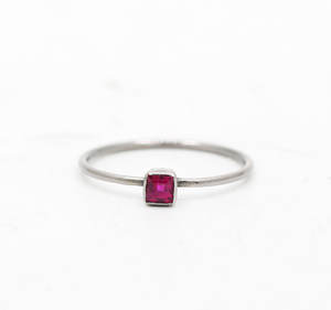 Bague en argent avec pierres précieuses de rubis naturel faite à la main bijoux en argent sterling 925 conception personnalisée bague de naissance pour femmes - Product Image 1