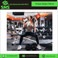 BPA ve fitalat ücretsiz Protein Shakes ve spor içecekler plastik OEM Protein çalkalama şişesi 700 ml kapasiteli