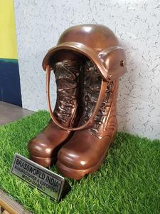 Casque et bottes en bronze Urne de crémation, Urne de crémation Fournitures funéraires - Product Image 3