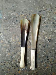 Bocina de madera con mango para hombres y mujeres, zapatos con bocina ox, portátil, corta, color negro, con bolsa láser, Amazon - Product Image 3