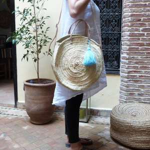 Cesta Redonda de Paja Hecha a Mano - Product Image 1