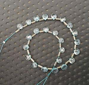 Impresionante calidad 1 hebra Natural Topacio Azul piedra preciosa 24 piezas facetadas forma de corazón Briolette cuentas al por mayor - Product Image 3