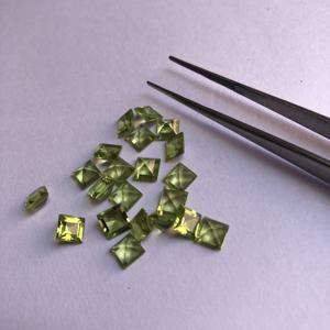 4mm naturel péridot carré coupe lâche pierres précieuses fabricant usine prix de gros pierres pour acheter fabrication de bijoux en ligne boutique maintenant - Product Image 2