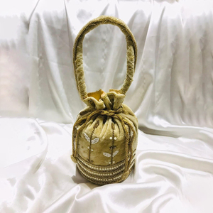 Sac de soirée Handcrafted Designer Ladies Bridal Potli Batua Matériel de velours luxueux - Product Image 1