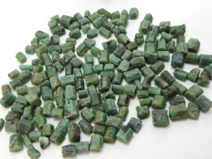 Ngọc lục bảo khoáng sản tự nhiên đá quý tinh thể hình dạng ống khoan lỏng thô cốm/khoáng chất <span class=keywords><strong>10</strong></span>-15mm dài khoảng - Product Image 5