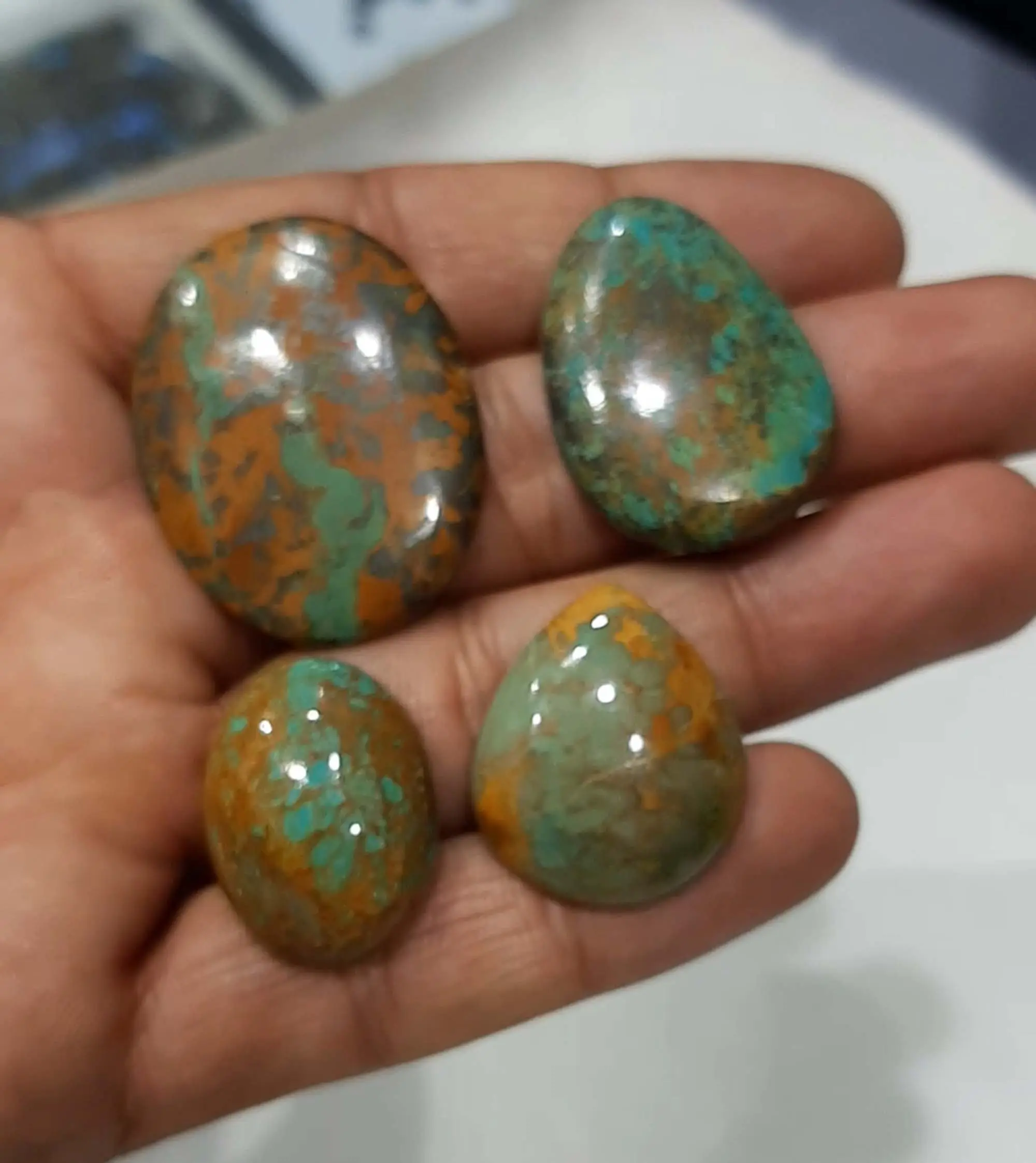 Natural Mohave Copper Turquoise Stones New Looking Turquoise Loos Cabochon Gemstone Wholesale Suppliers